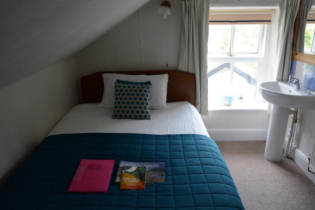Bryn Llewelyn Bed & Breakfast เบเทส-อี-คอย ภายนอก รูปภาพ