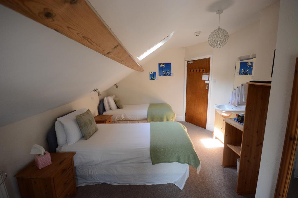 Bryn Llewelyn Bed & Breakfast เบเทส-อี-คอย ภายนอก รูปภาพ
